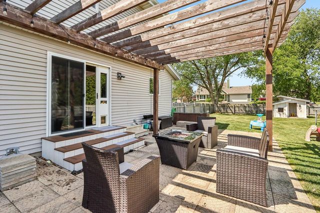 3332 E Debbie DRIVE, Oak Creek, WI 53154