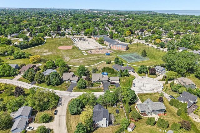 3332 E Debbie DRIVE, Oak Creek, WI 53154
