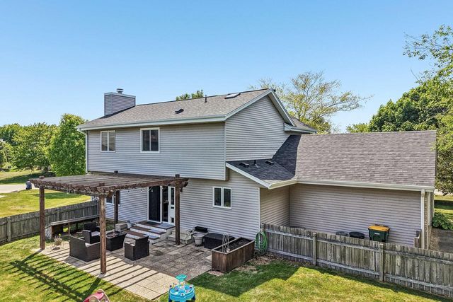 3332 E Debbie DRIVE, Oak Creek, WI 53154