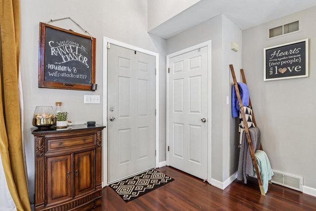 3332 E Debbie DRIVE, Oak Creek, WI 53154