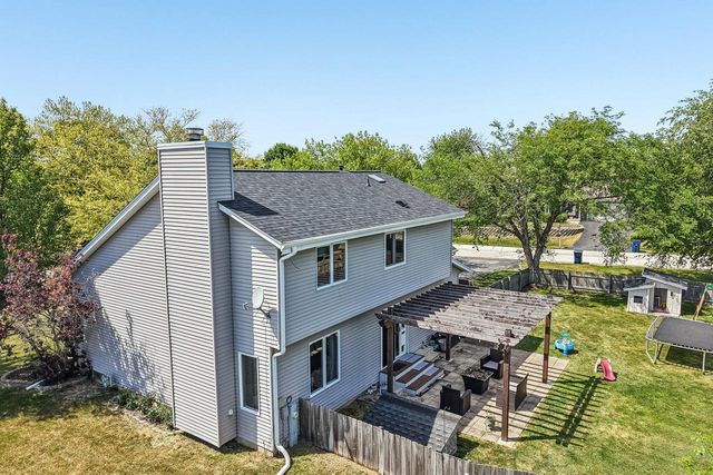 3332 E Debbie DRIVE, Oak Creek, WI 53154