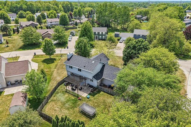 3332 E Debbie DRIVE, Oak Creek, WI 53154