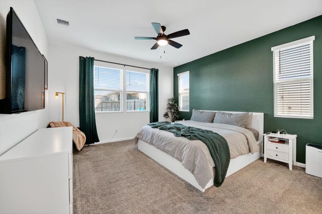 637 Seabiscuit DR, Jarrell, TX 76537