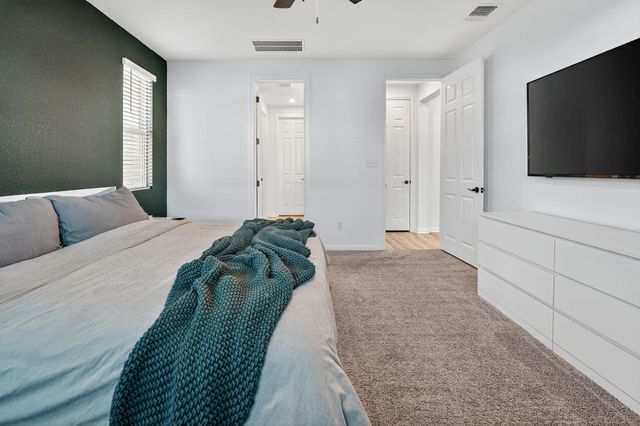 637 Seabiscuit DR, Jarrell, TX 76537