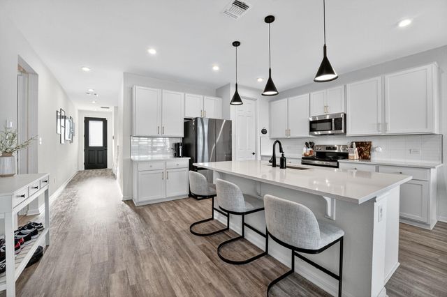 637 Seabiscuit DR, Jarrell, TX 76537