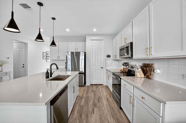 637 Seabiscuit DR, Jarrell, TX 76537