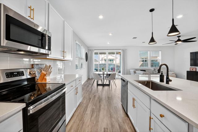 637 Seabiscuit DR, Jarrell, TX 76537