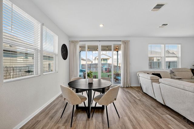 637 Seabiscuit DR, Jarrell, TX 76537