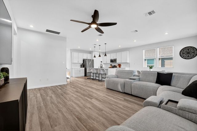 637 Seabiscuit DR, Jarrell, TX 76537