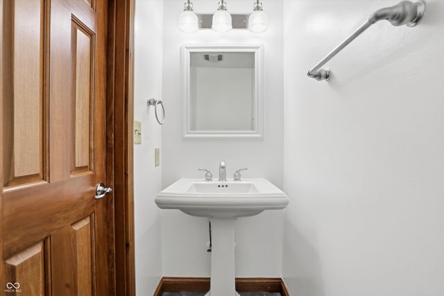 404 Tara Circle, Greenwood, IN 46142