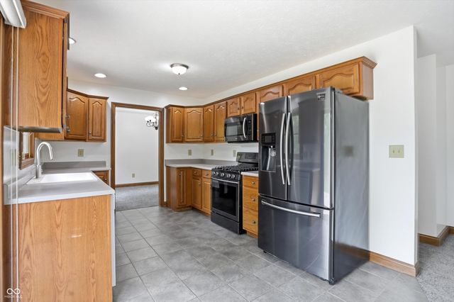 404 Tara Circle, Greenwood, IN 46142