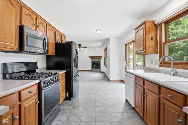 404 Tara Circle, Greenwood, IN 46142