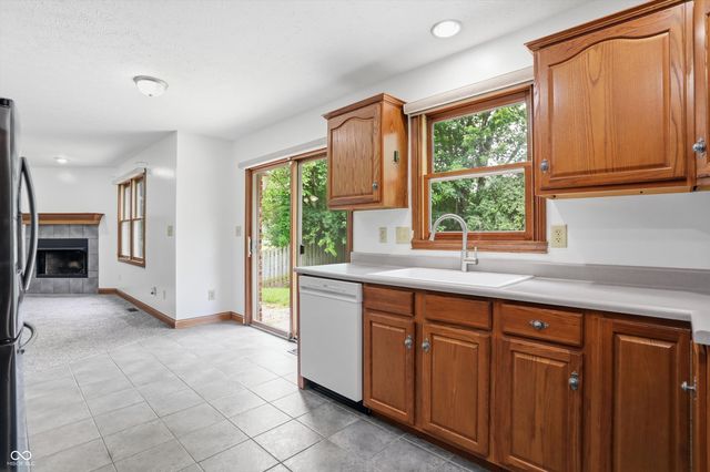 404 Tara Circle, Greenwood, IN 46142