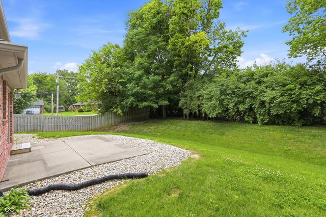 404 Tara Circle, Greenwood, IN 46142