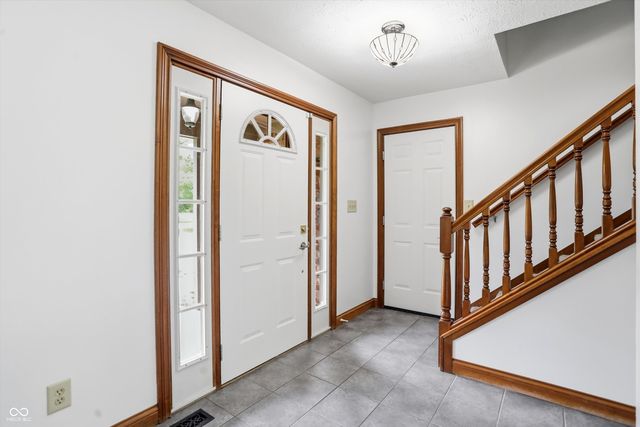 404 Tara Circle, Greenwood, IN 46142