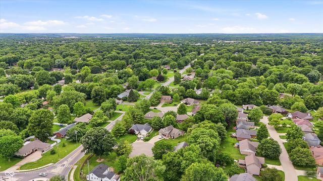 404 Tara Circle, Greenwood, IN 46142