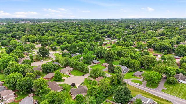 404 Tara Circle, Greenwood, IN 46142
