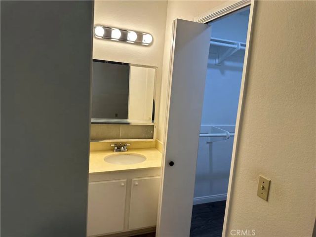 7050 Shoup 221, Canoga Park, CA 91303