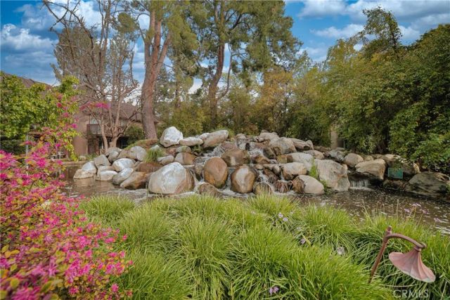 7050 Shoup 221, Canoga Park, CA 91303