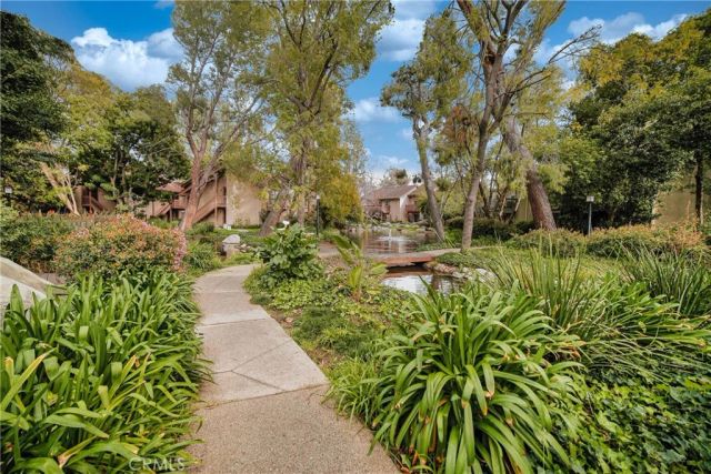 7050 Shoup 221, Canoga Park, CA 91303