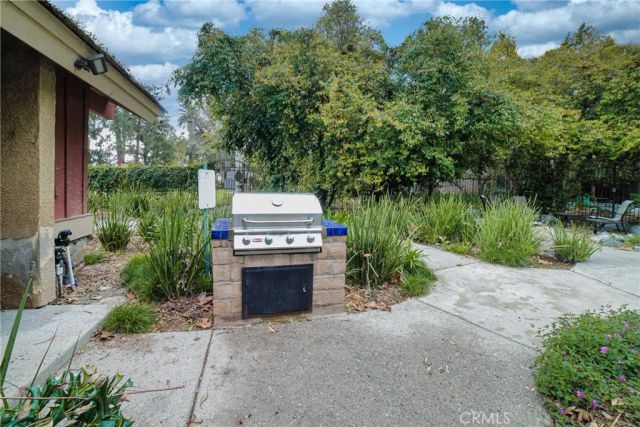 7050 Shoup 221, Canoga Park, CA 91303