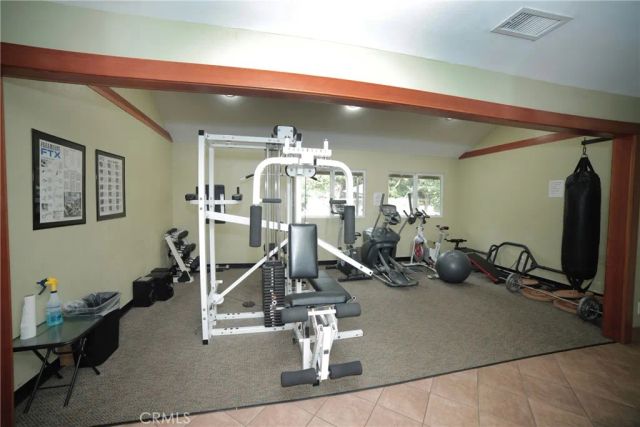 7050 Shoup 221, Canoga Park, CA 91303