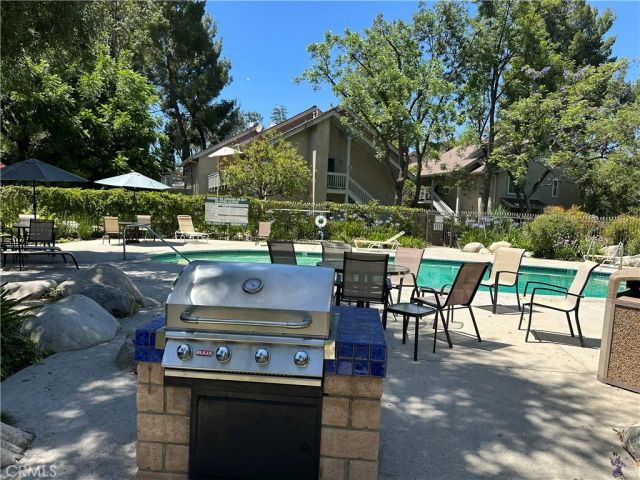 7050 Shoup 221, Canoga Park, CA 91303