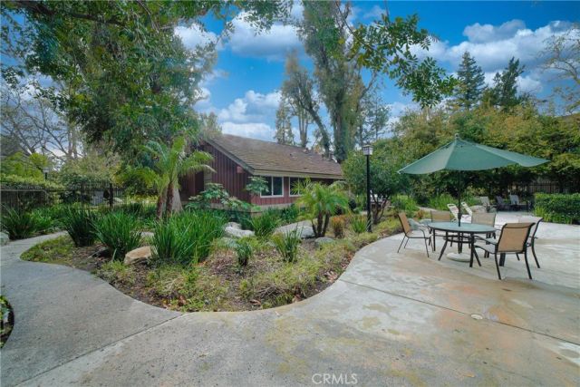 7050 Shoup 221, Canoga Park, CA 91303