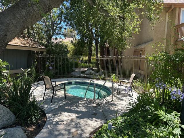 7050 Shoup 221, Canoga Park, CA 91303