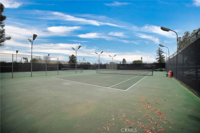 7050 Shoup 221, Canoga Park, CA 91303