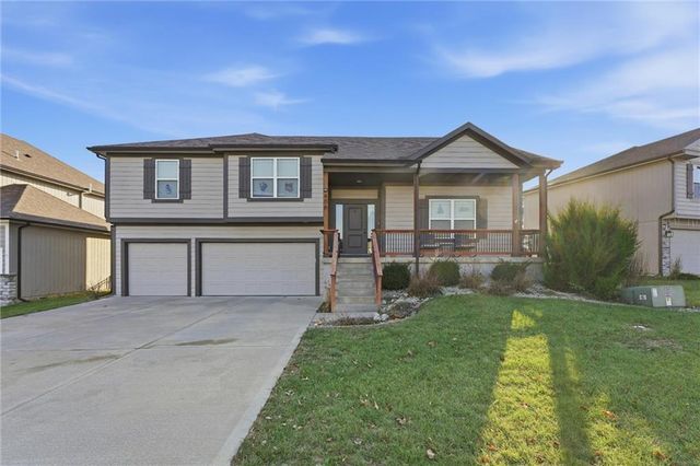 606 SE Colonial Drive, Blue Springs, MO 64014