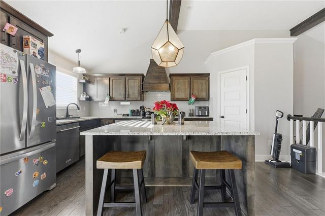 606 SE Colonial Drive, Blue Springs, MO 64014