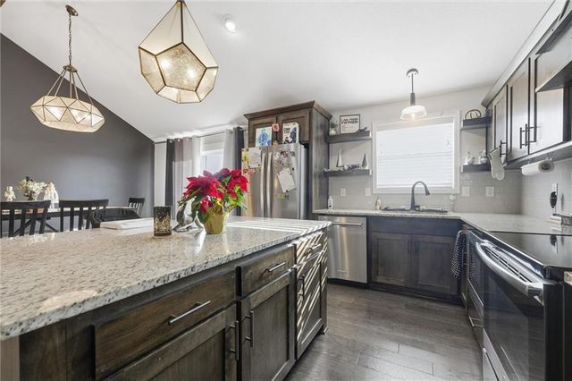 606 SE Colonial Drive, Blue Springs, MO 64014