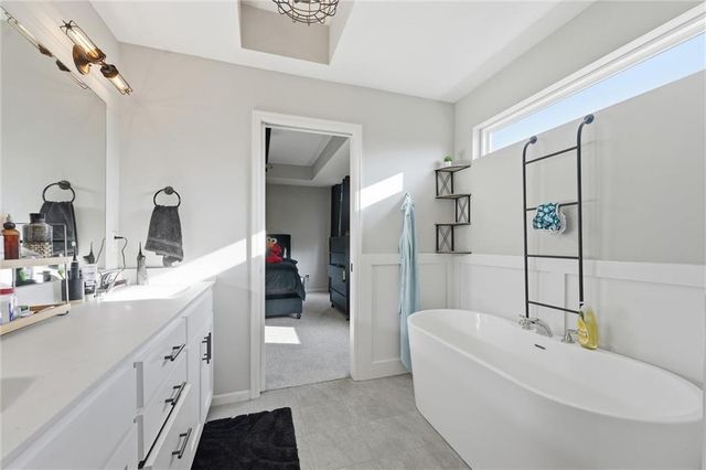 606 SE Colonial Drive, Blue Springs, MO 64014