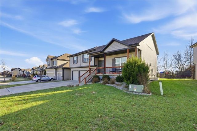 606 SE Colonial Drive, Blue Springs, MO 64014