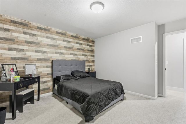 606 SE Colonial Drive, Blue Springs, MO 64014