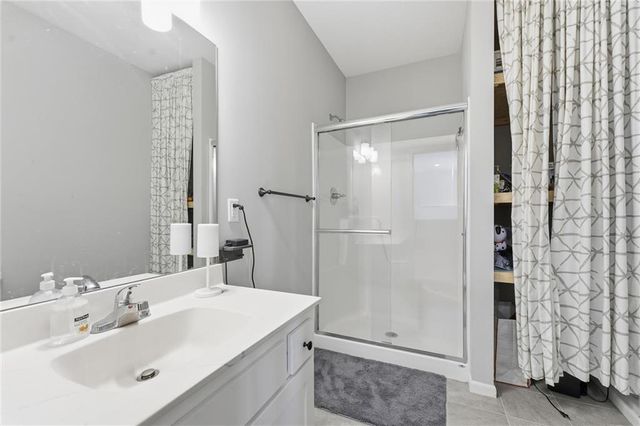 606 SE Colonial Drive, Blue Springs, MO 64014