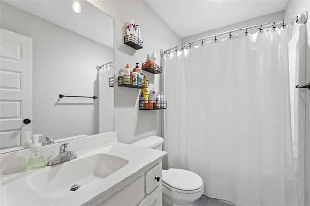 606 SE Colonial Drive, Blue Springs, MO 64014