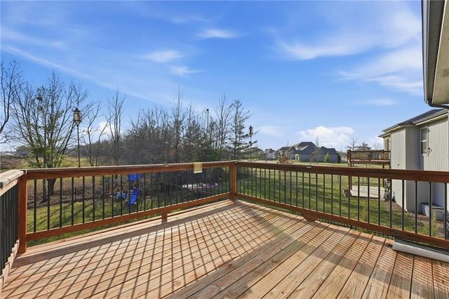 606 SE Colonial Drive, Blue Springs, MO 64014