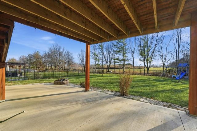 606 SE Colonial Drive, Blue Springs, MO 64014