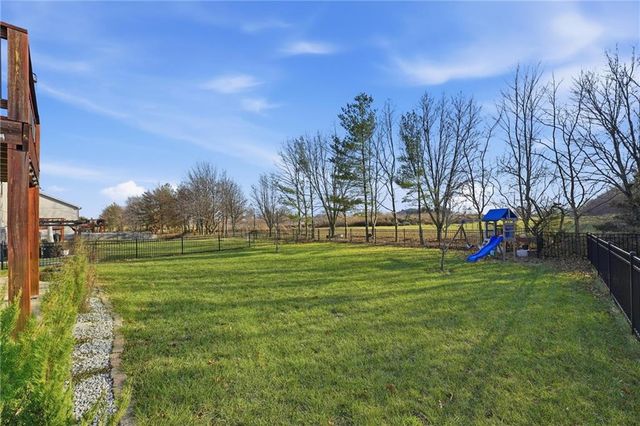 606 SE Colonial Drive, Blue Springs, MO 64014