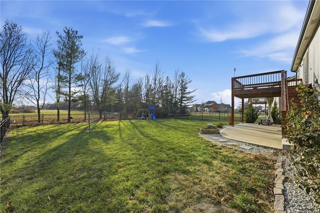 606 SE Colonial Drive, Blue Springs, MO 64014