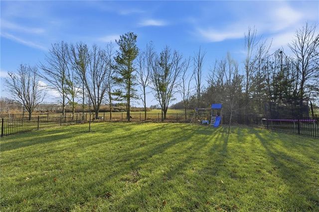 606 SE Colonial Drive, Blue Springs, MO 64014