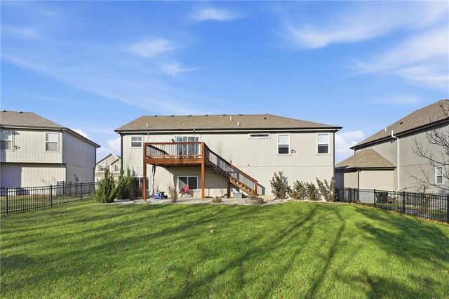 606 SE Colonial Drive, Blue Springs, MO 64014