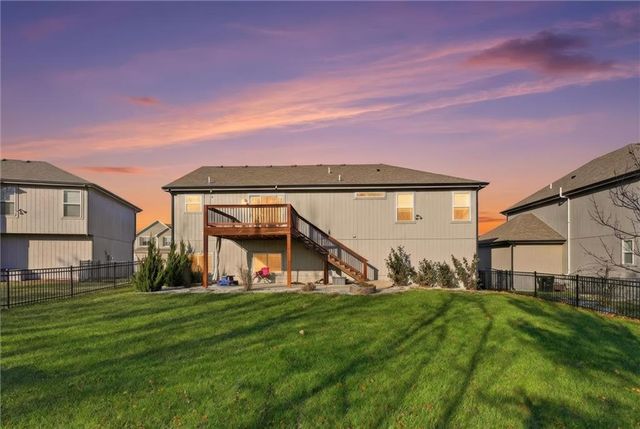 606 SE Colonial Drive, Blue Springs, MO 64014