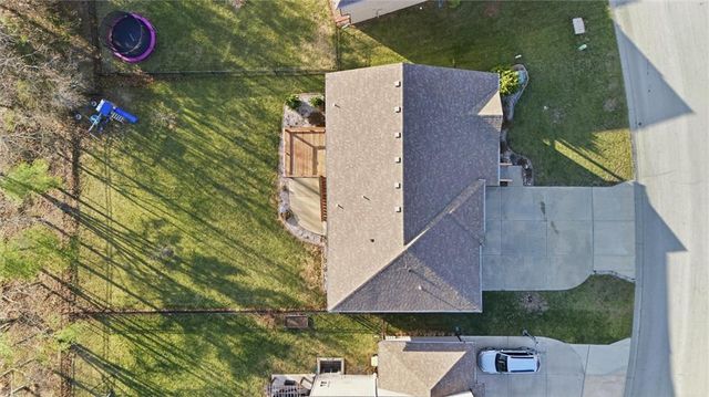 606 SE Colonial Drive, Blue Springs, MO 64014