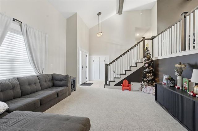 606 SE Colonial Drive, Blue Springs, MO 64014