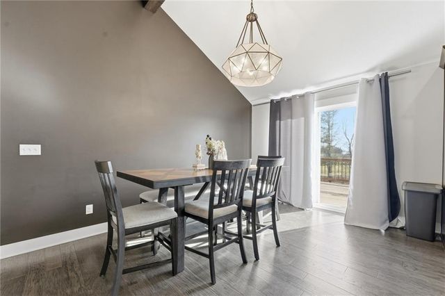 606 SE Colonial Drive, Blue Springs, MO 64014