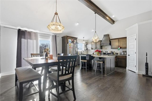 606 SE Colonial Drive, Blue Springs, MO 64014