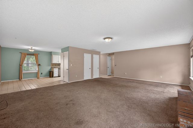 10476 Goldenrod Lane, Sand Springs, OK 74063